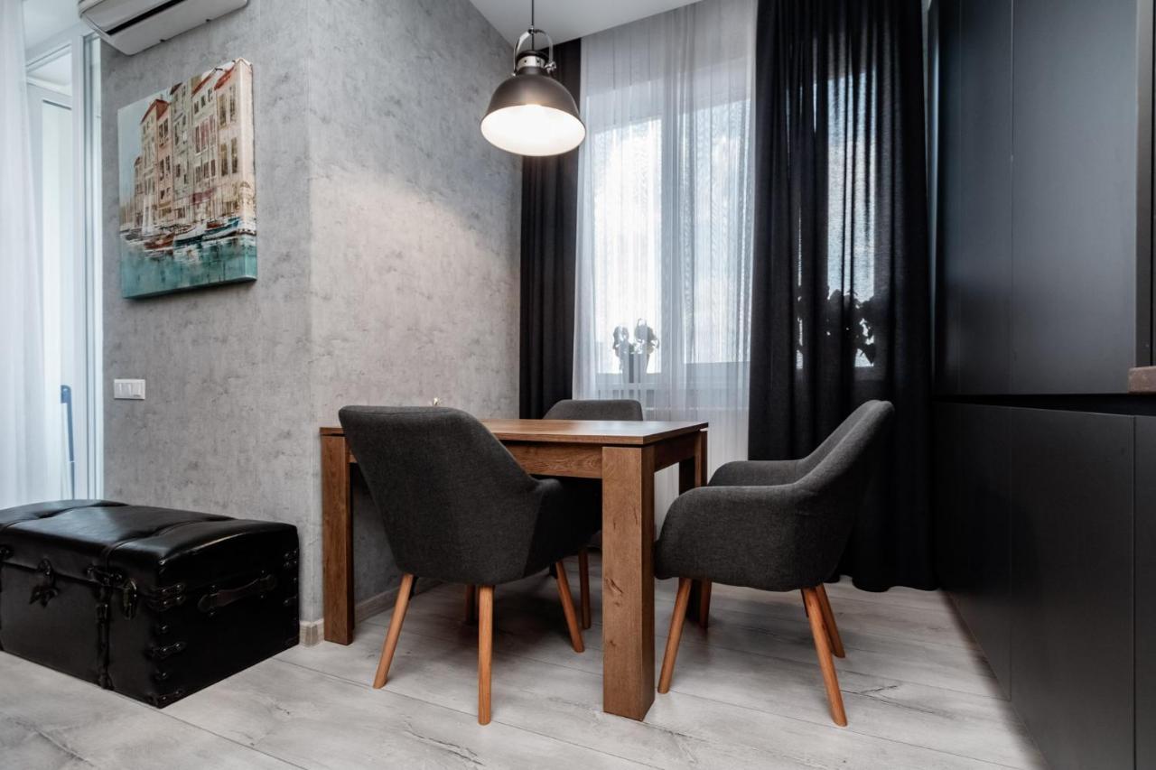 Diplomat The Best Ultra Central Apartaments キシナウ エクステリア 写真